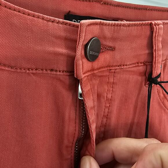 Dear John Womans size 28 American Classic Cuffed Denim Jean Shorts in Salmon NEW - Picture 3 of 8